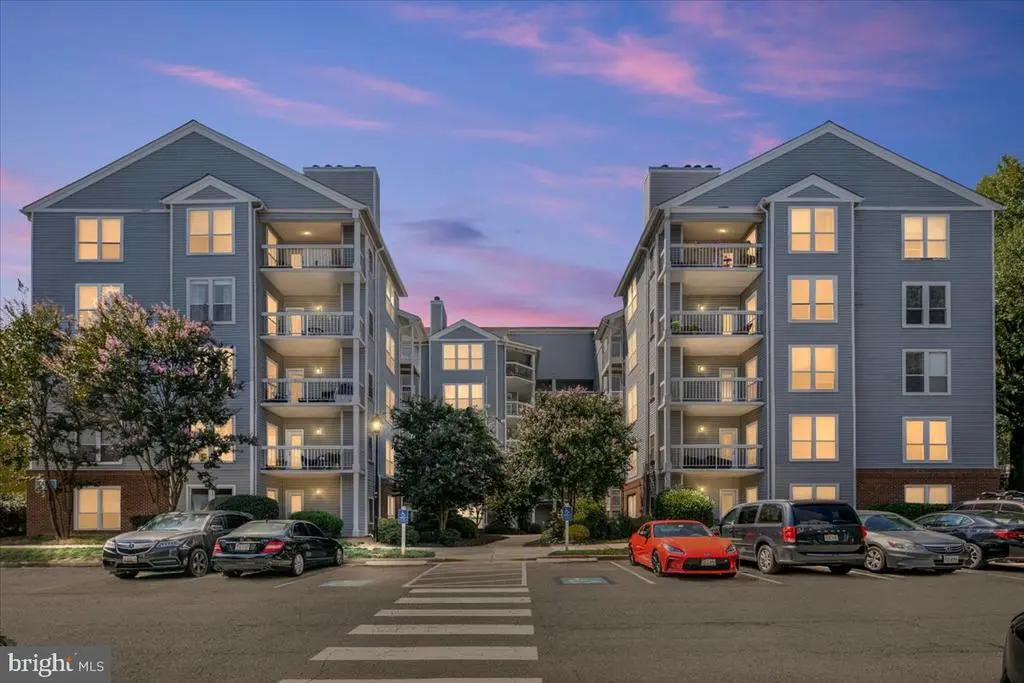 3178 Summit Square Dr #3-c11, OAKTON