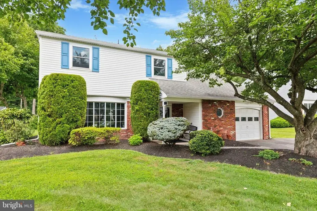 15 Penn Cir, HOLLAND