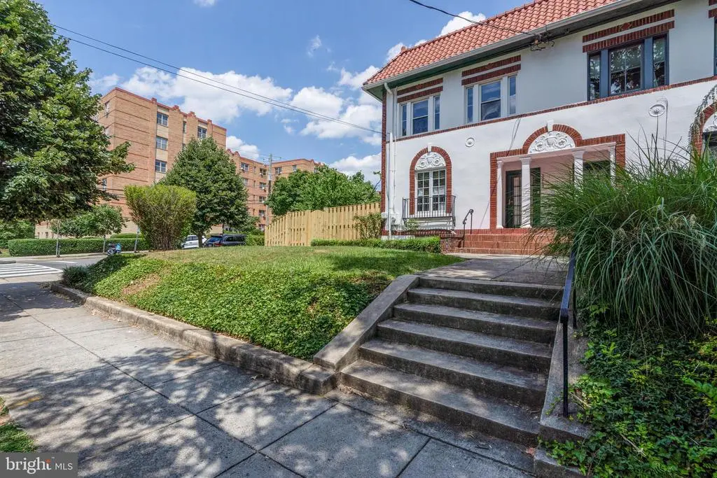 3249 38th St Nw, WASHINGTON