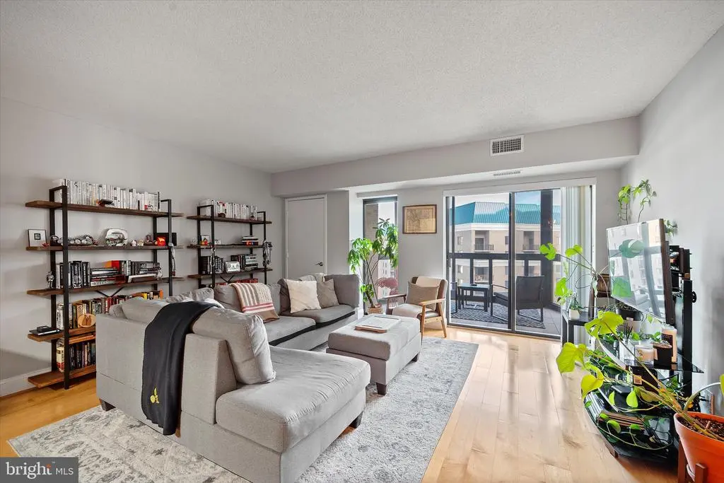 900 N Stafford St #2016, ARLINGTON