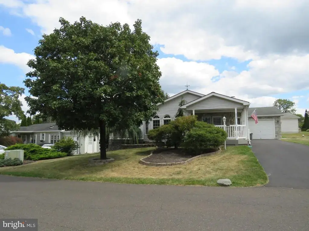 377 Spring Meadow Cir, NEW HOPE