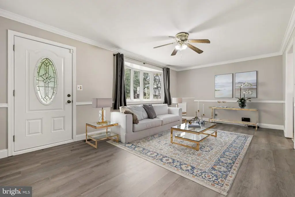 308 Aquahart Rd, Glen Burnie