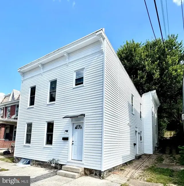 449 Columbia St, Cumberland