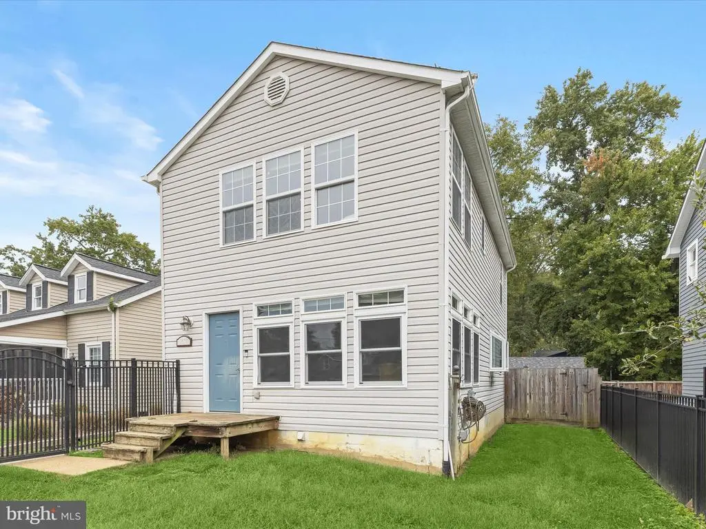 1619 Shore Dr, EDGEWATER