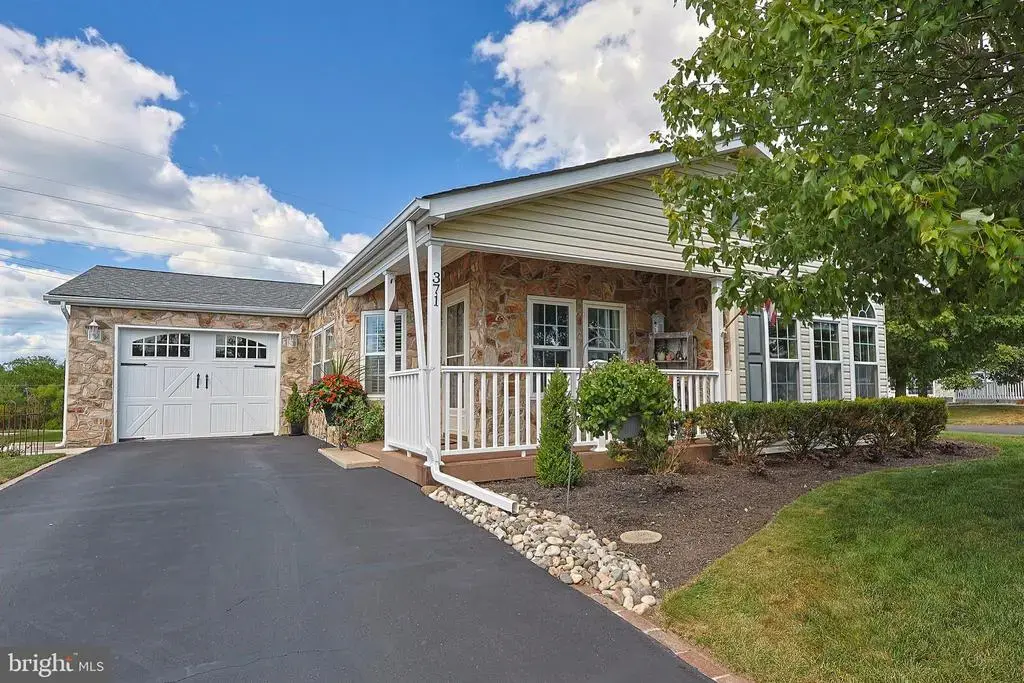 371 Countryside Cir, NEW HOPE