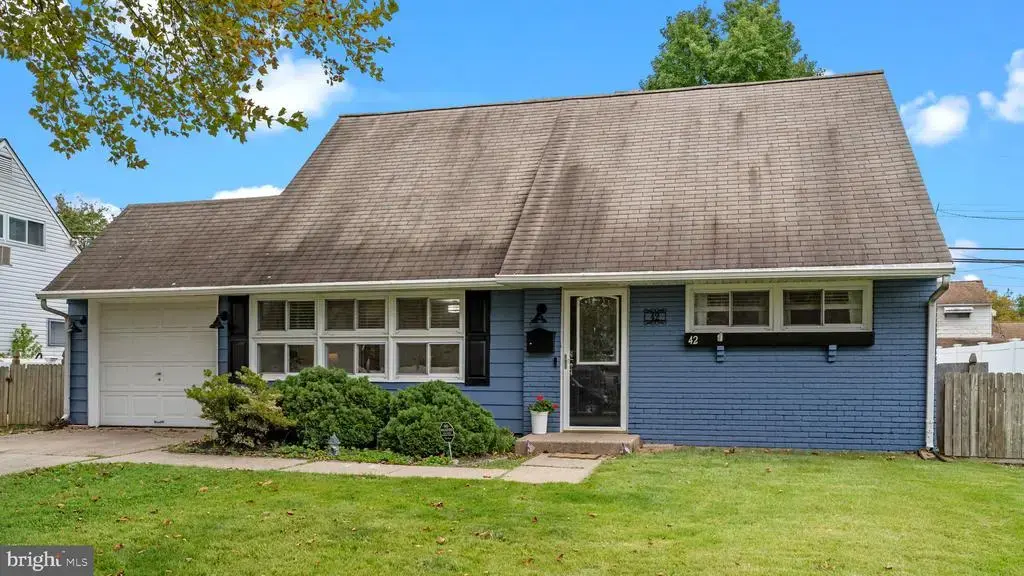 42 Kraft Ln, LEVITTOWN