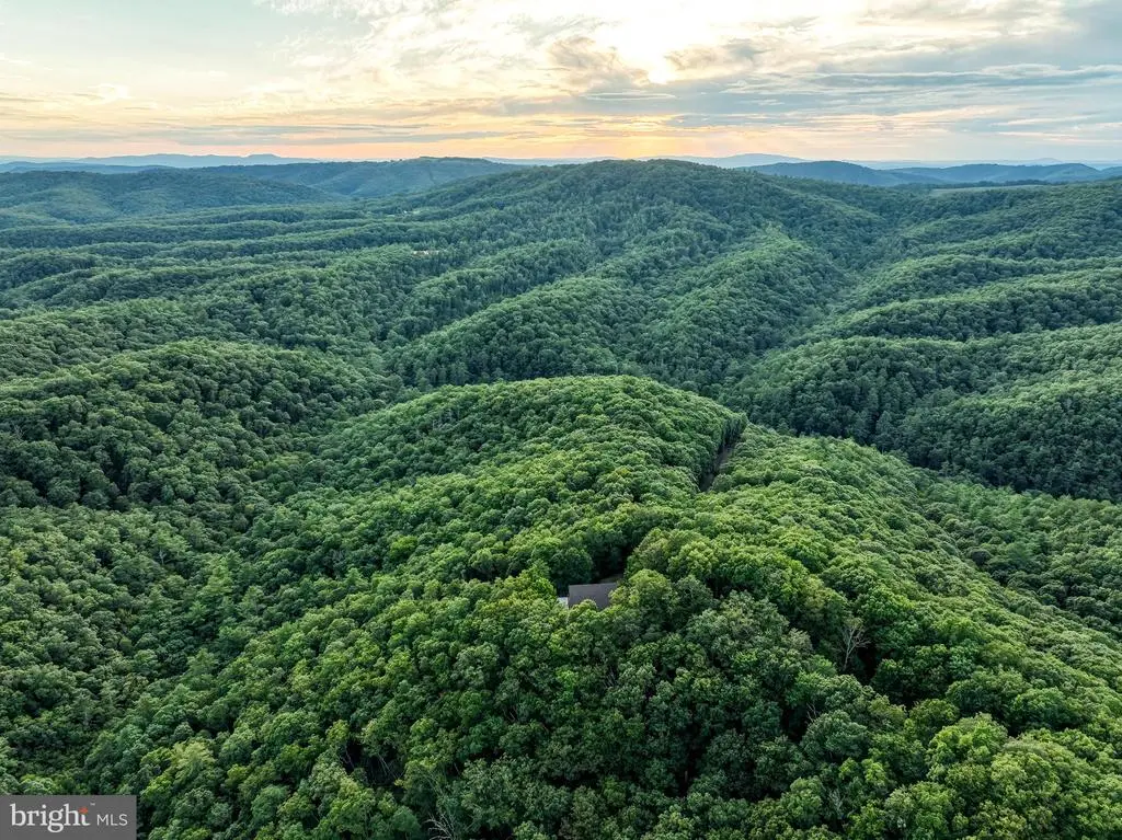 1500 One Pass Dr, WHITE SULPHUR SPRINGS