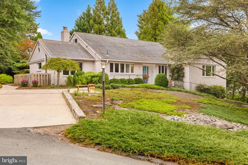 5505 Pembroke Ter, Bethesda