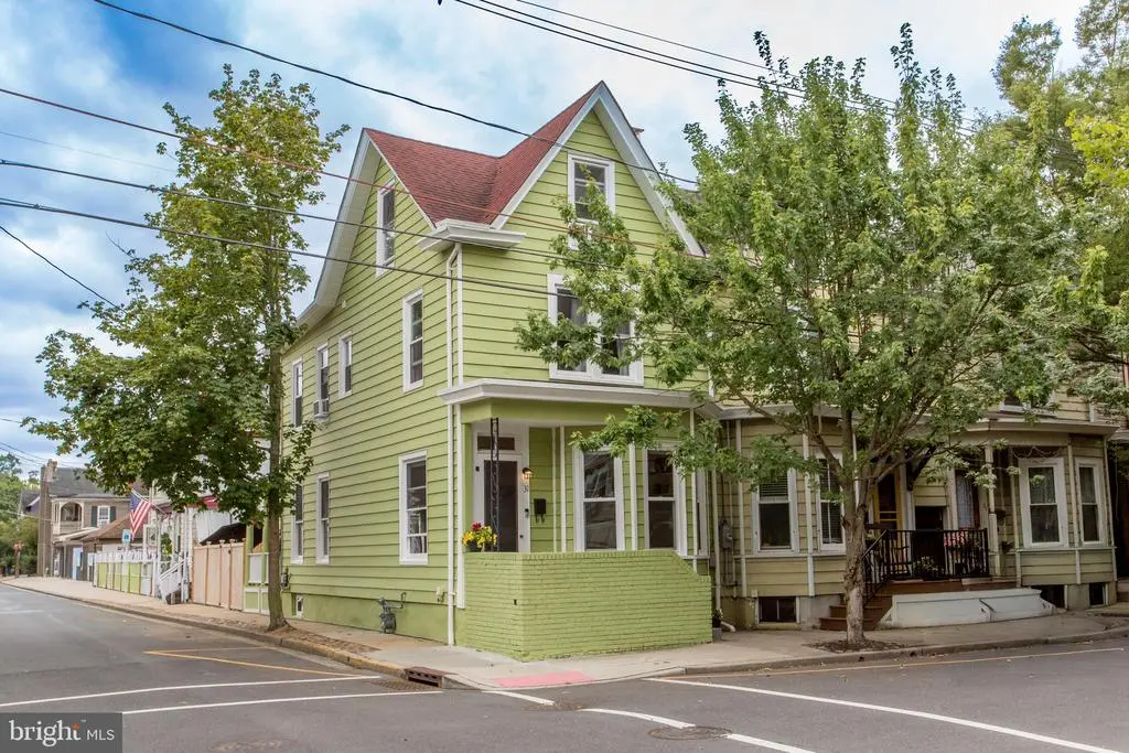 31 Buttonwood St, LAMBERTVILLE