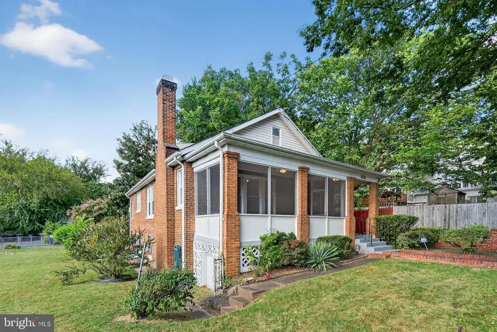 213 Van Buren St Nw, WASHINGTON