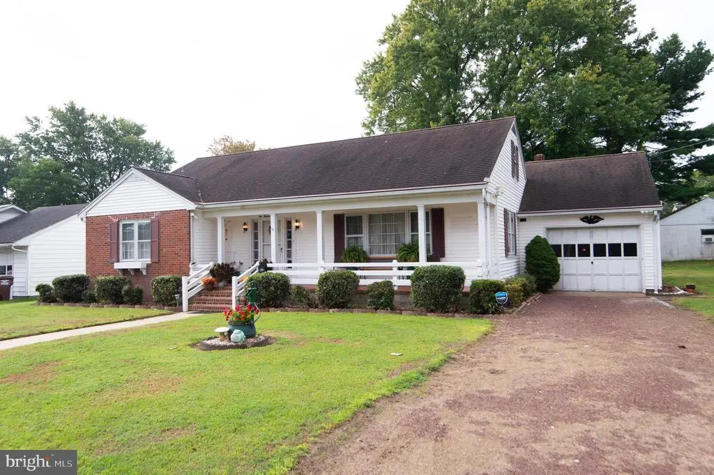 1005 Willowmere Ln, Cambridge