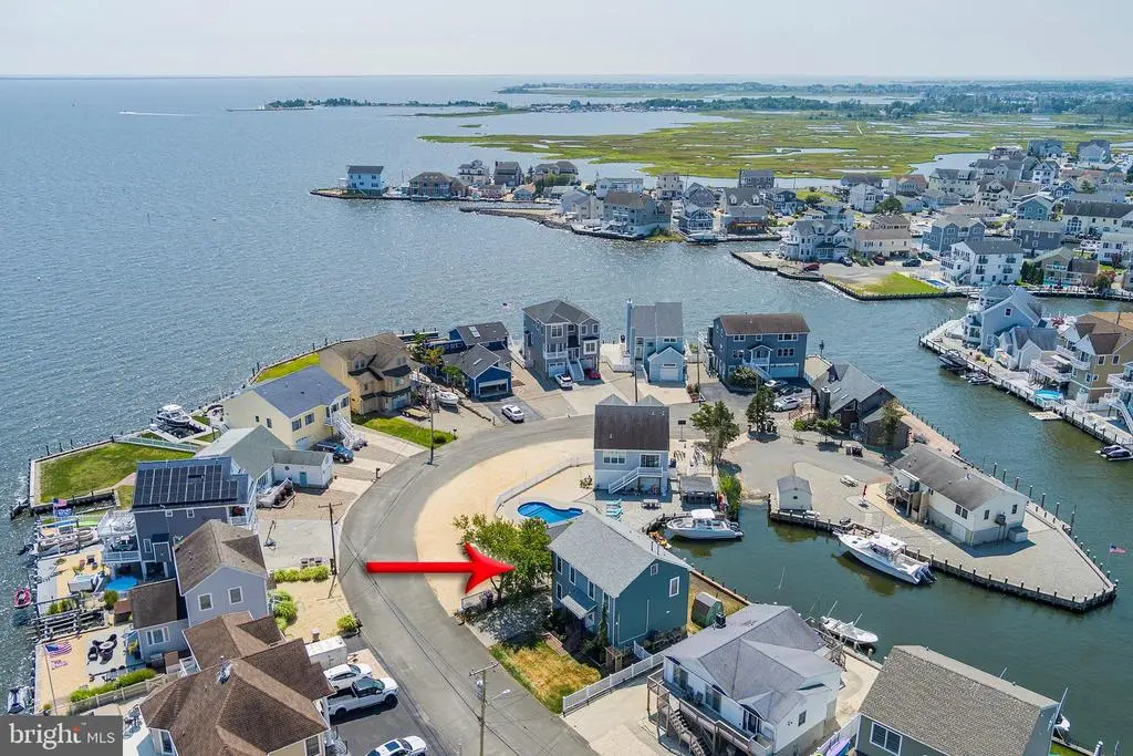 262 Evergreen Dr, BAYVILLE