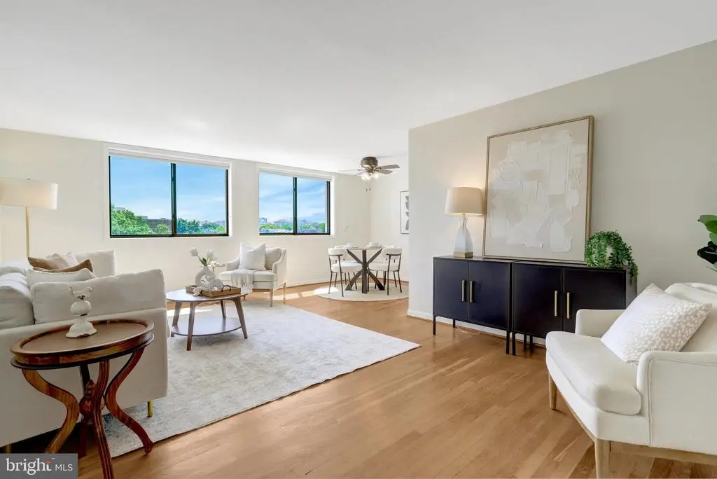 2016 N Adams St #810, ARLINGTON