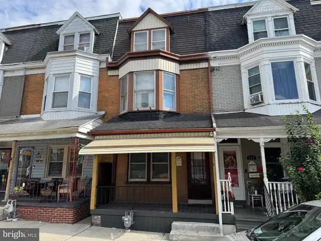 908 W College Ave, York