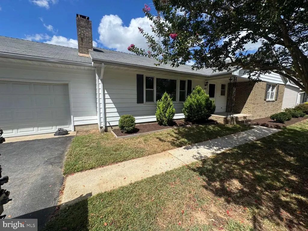 611 Adams Dr, MILFORD