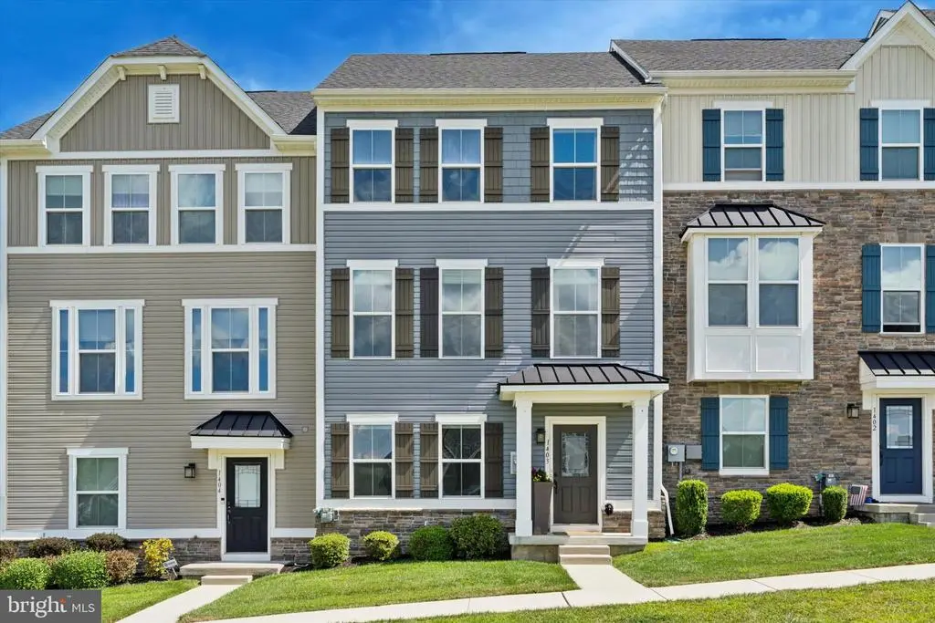 1403 Poets Aly, ROMANSVILLE