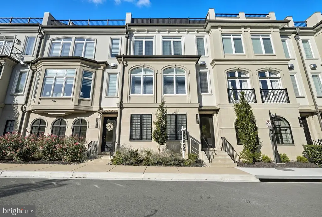 8215 River Rd, Bethesda