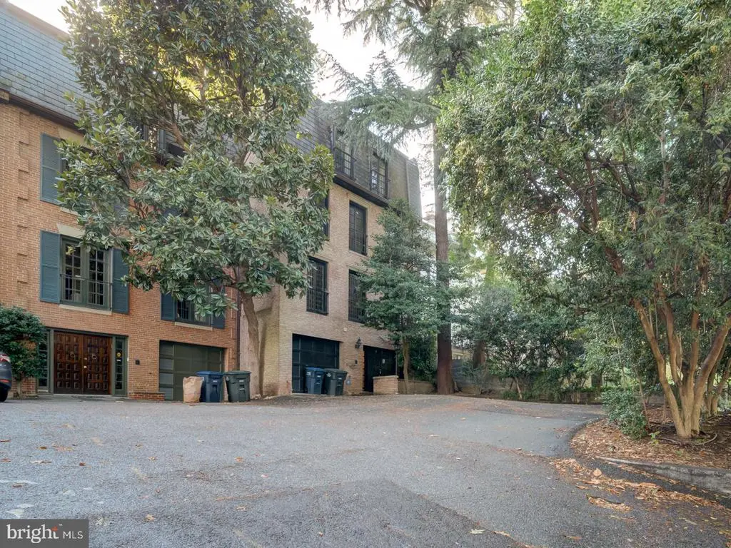 2142 Cathedral Ave Nw, WASHINGTON