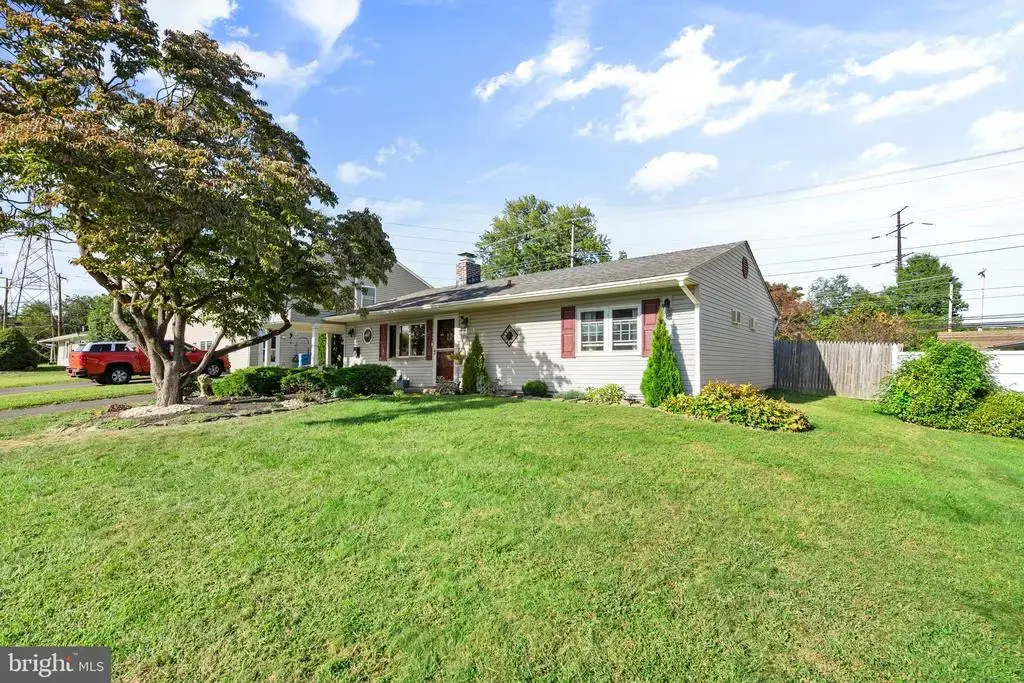 26 Gable Hill Rd, LEVITTOWN