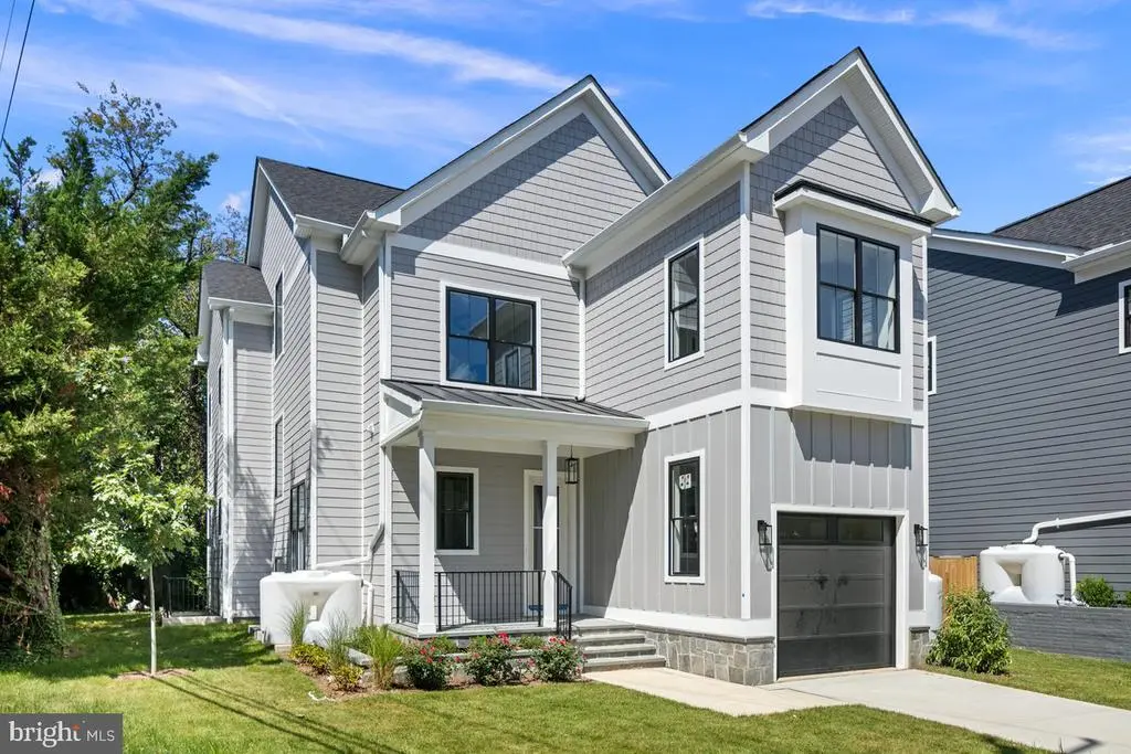 5017 17th St N, ARLINGTON