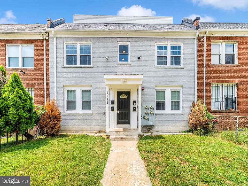 1214 18th Pl Ne, WASHINGTON