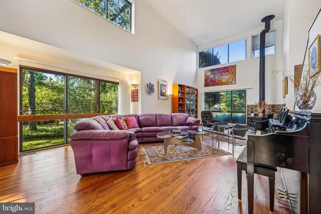 9305 Friars Rd, BETHESDA