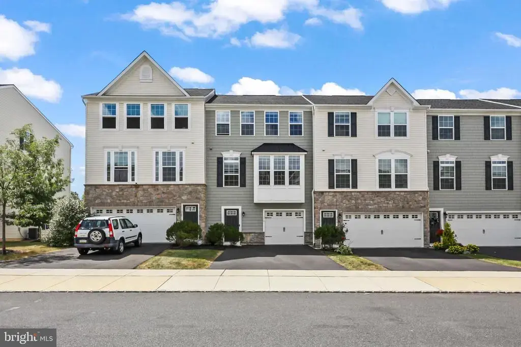 318 Pin Oak Ln, PERKASIE