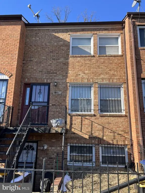 4613 6th St Se, WASHINGTON