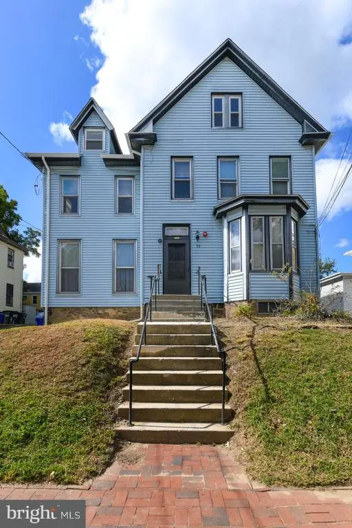 53 High St #3a, WOODBURY