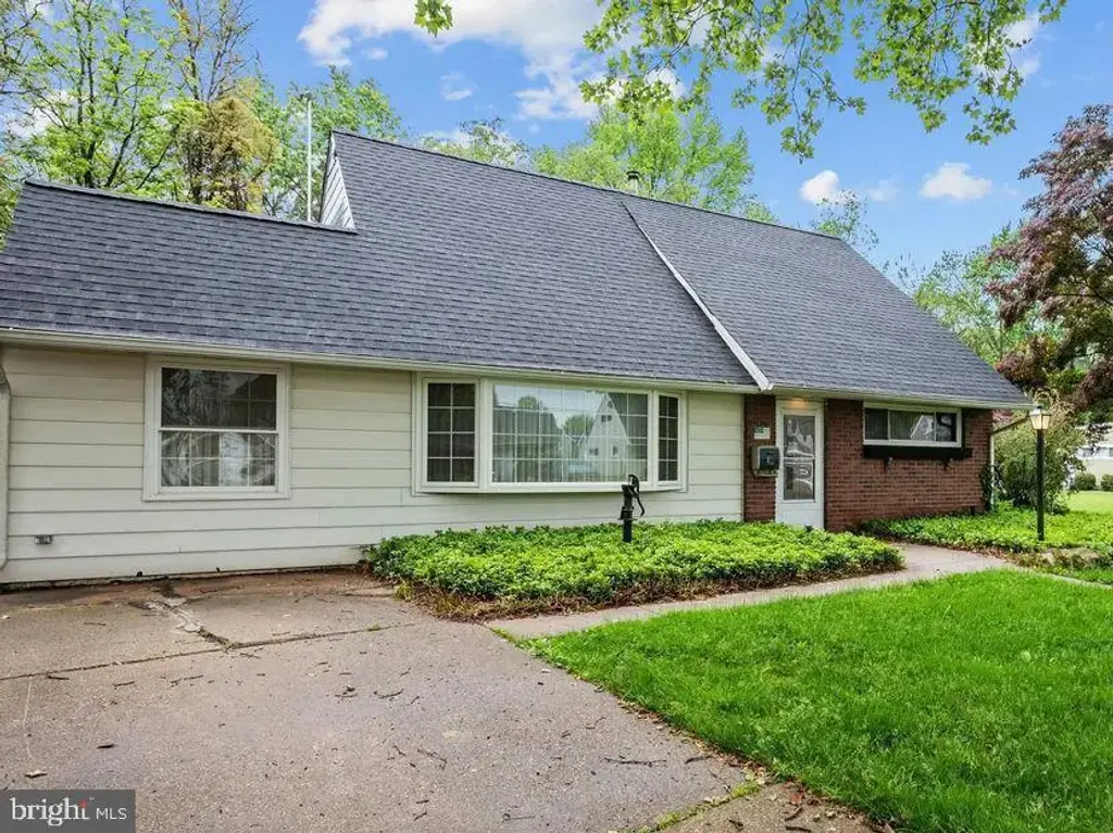 31 Kingwood Ln, LEVITTOWN