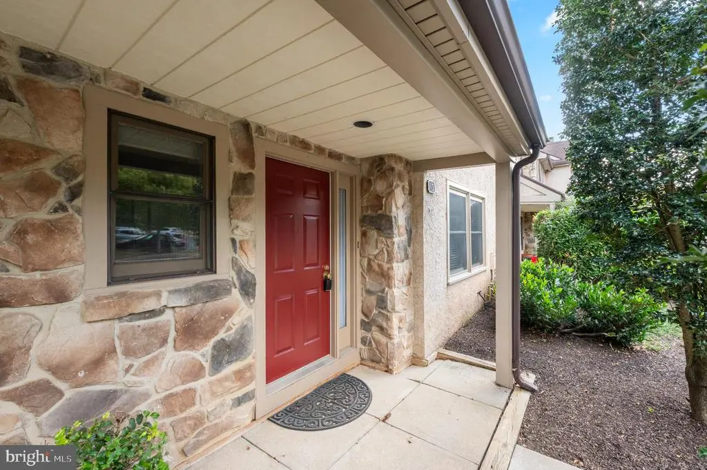 13 Woodstream Dr, CHESTERBROOK