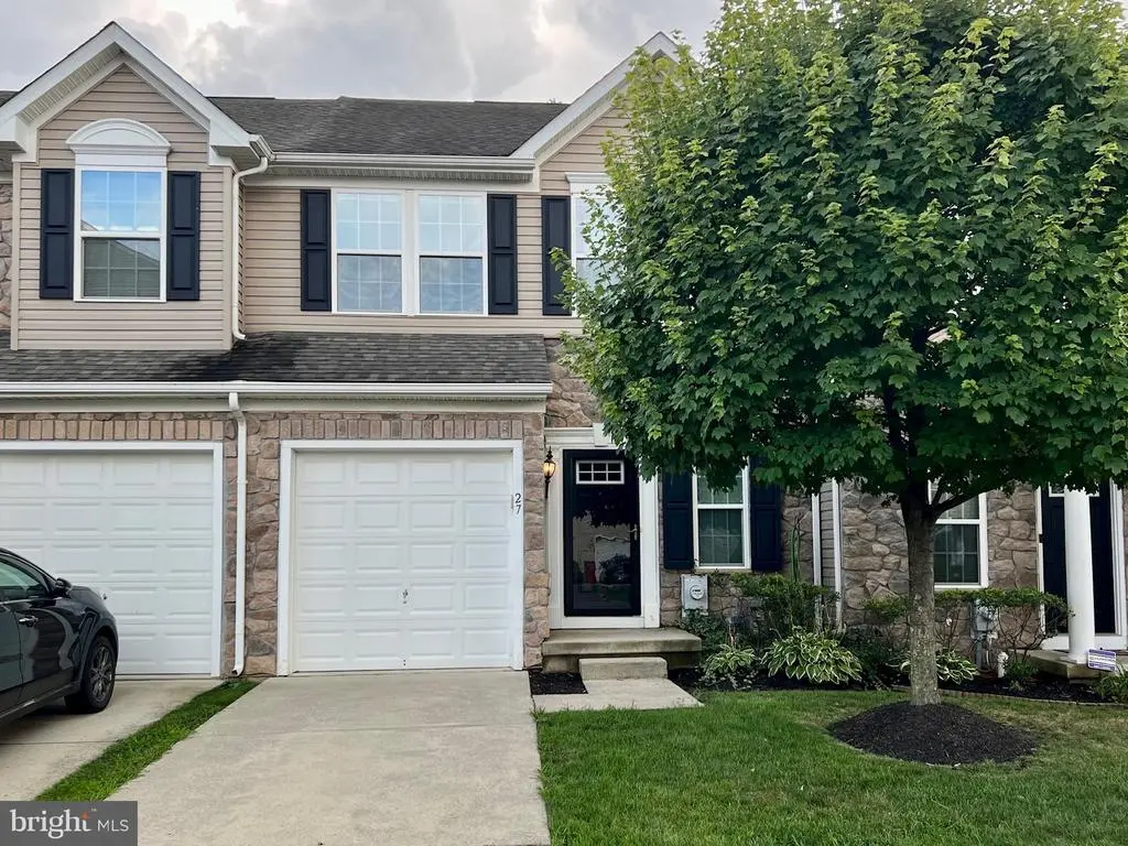 27 Franklin Cir, SOMERDALE