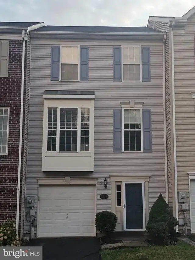 2475 Lakeside Dr, Frederick