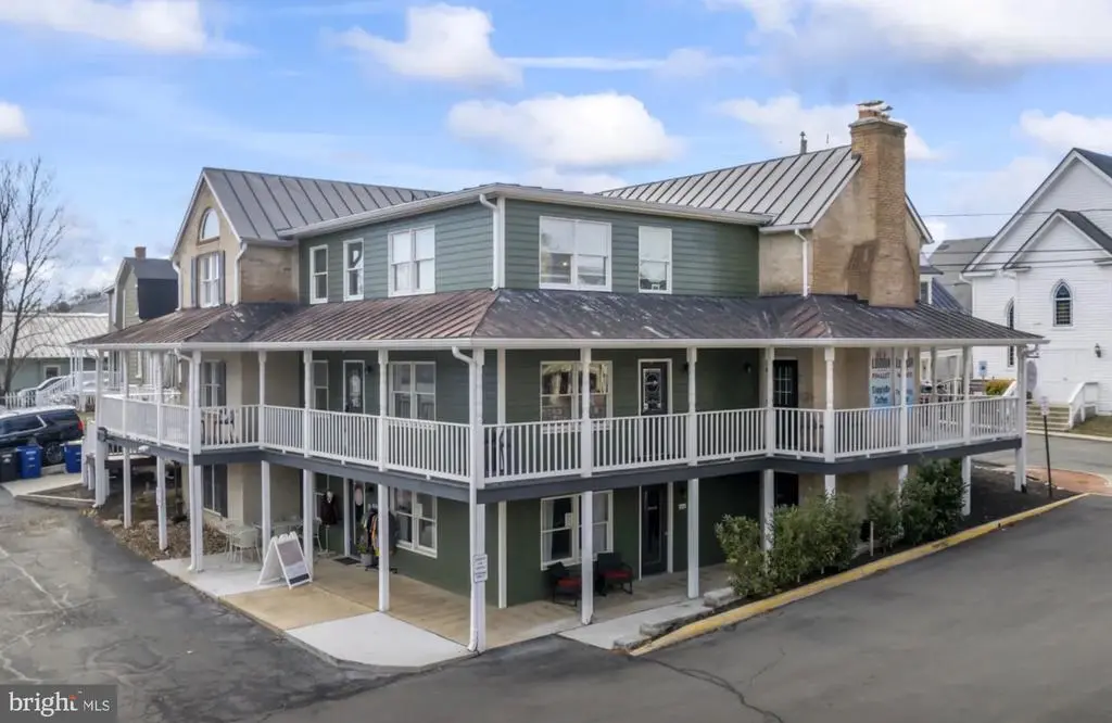 208 Church St Se #200, LEESBURG