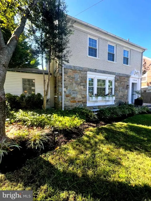 1364 Locust Rd Nw, WASHINGTON