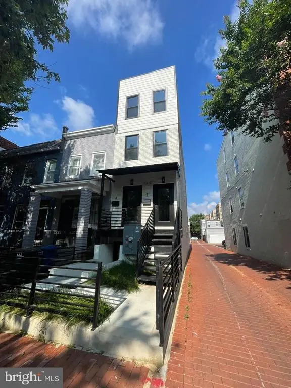 726 11th St Ne, WASHINGTON