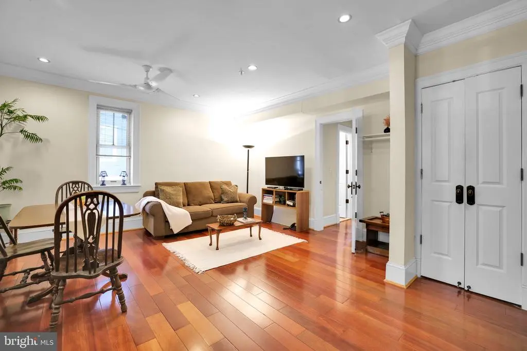 936 Madison St Nw #103, WASHINGTON