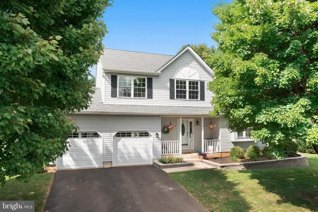 751 Duxbury Dr, LANGHORNE