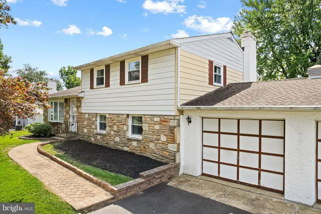 16 Stoltz Ave, FEASTERVILLE TREVOSE