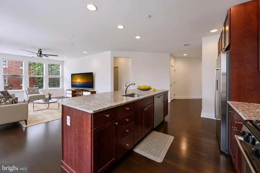 600 S 24th St #203, PHILADELPHIA