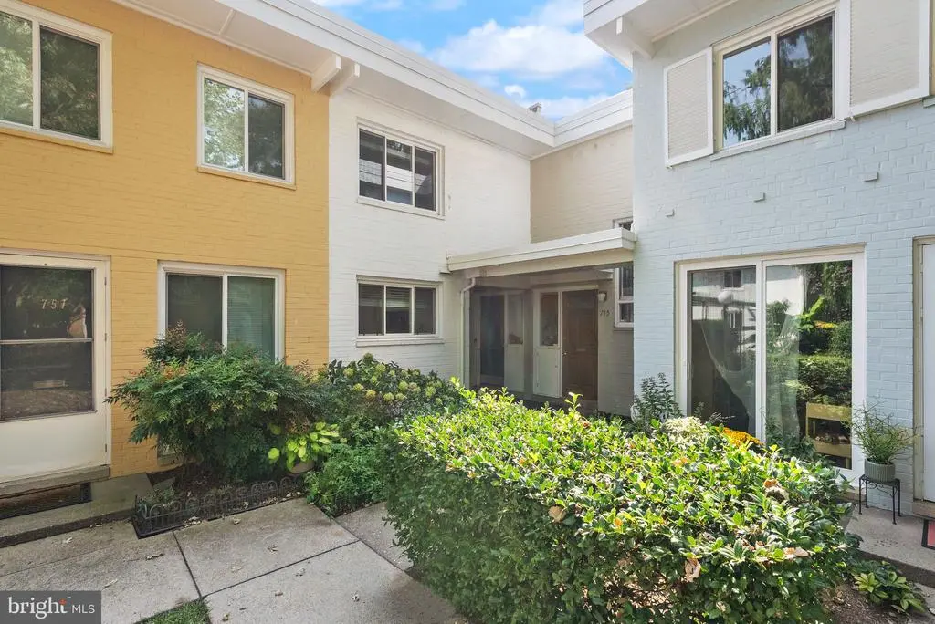 749 3rd St Sw #401, WASHINGTON