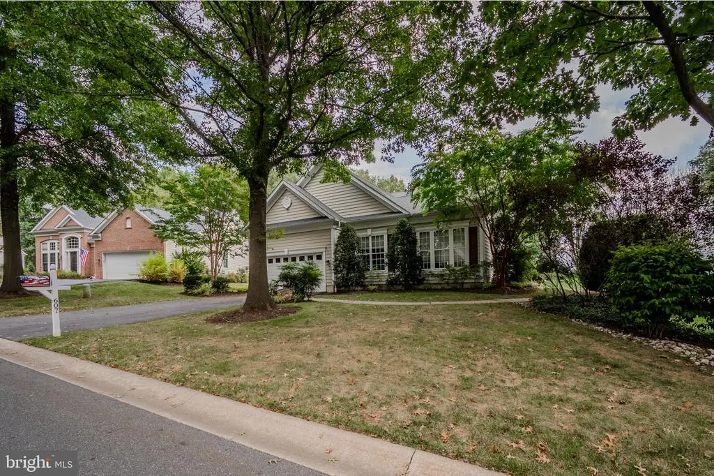 607 Martin Dr, Avondale