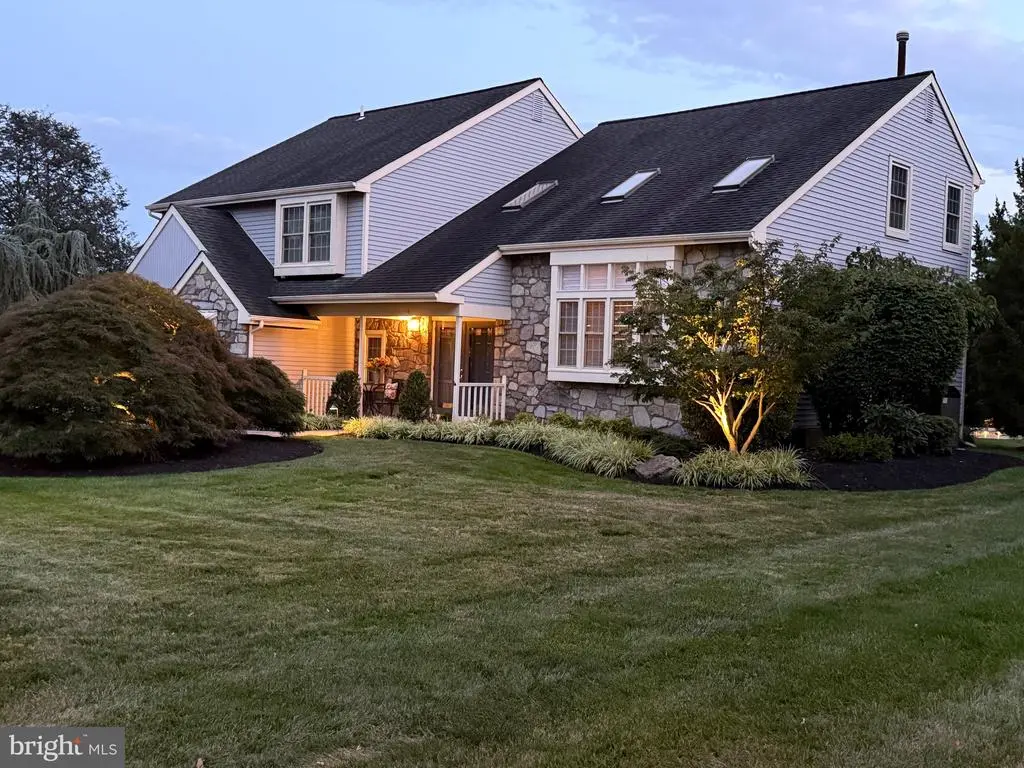 4 Gladiola Cir, NEWTOWN