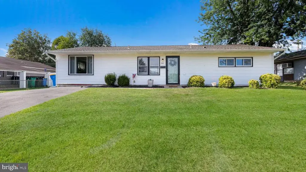 182 Crabtree Dr, LEVITTOWN