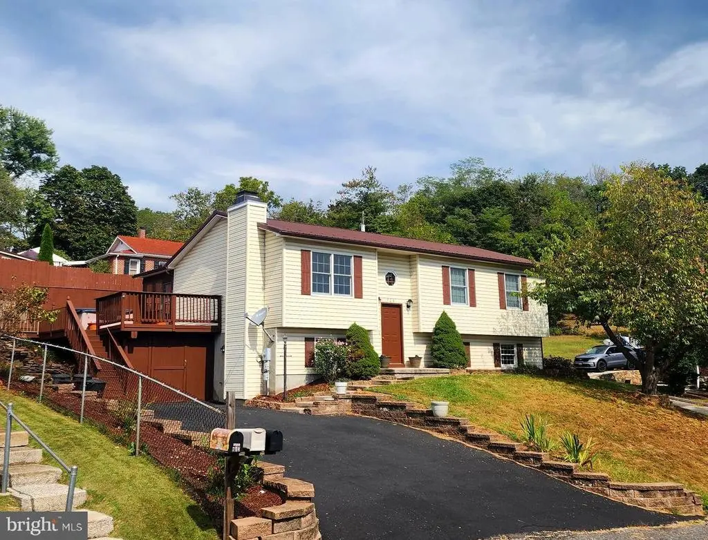 720 Yale St, Cumberland