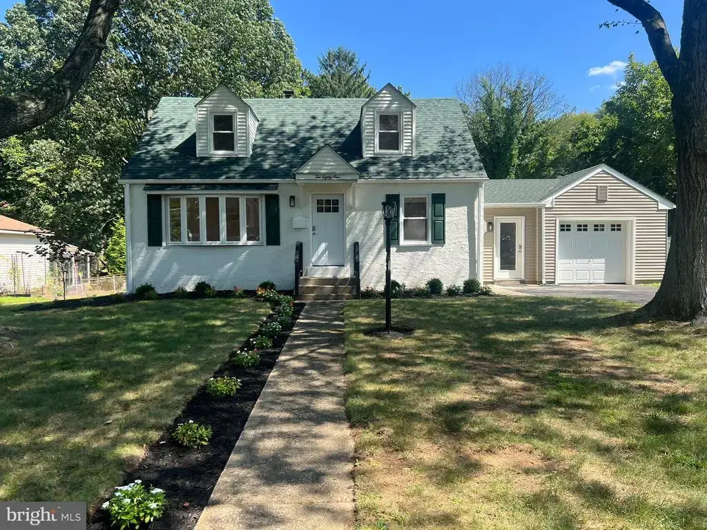 1081 Cherry Ln, SOUTHAMPTON