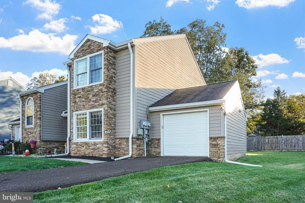 226 Spring House Ln, Telford