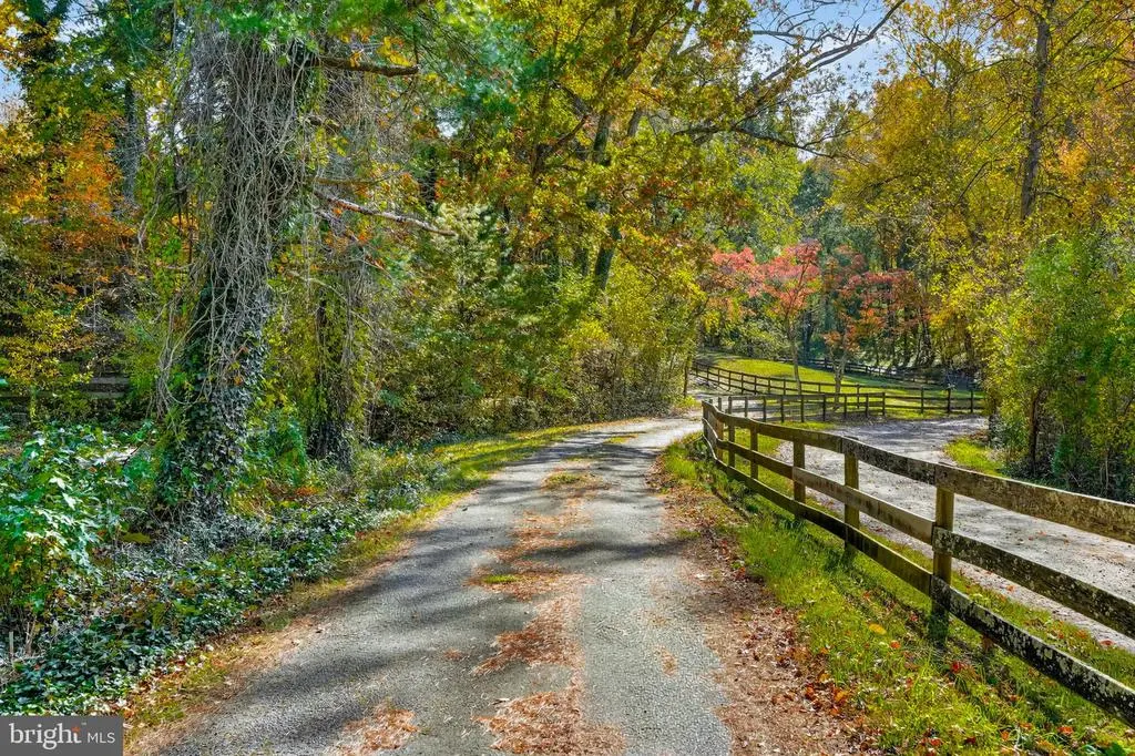 385 Mill Swamp Rd, Edgewater