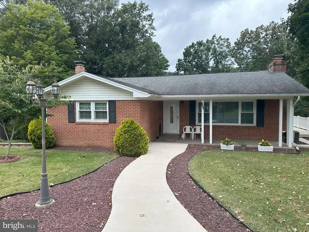 809 Valley View Drive, Lavale