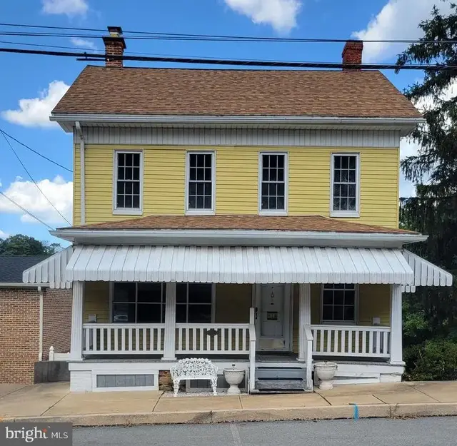 8 E Main St, Windsor